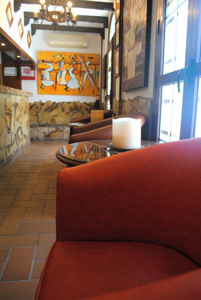 Hostal Costa De La Luz โกนิล เด ลาฟรอนเตรา ภายนอก รูปภาพ