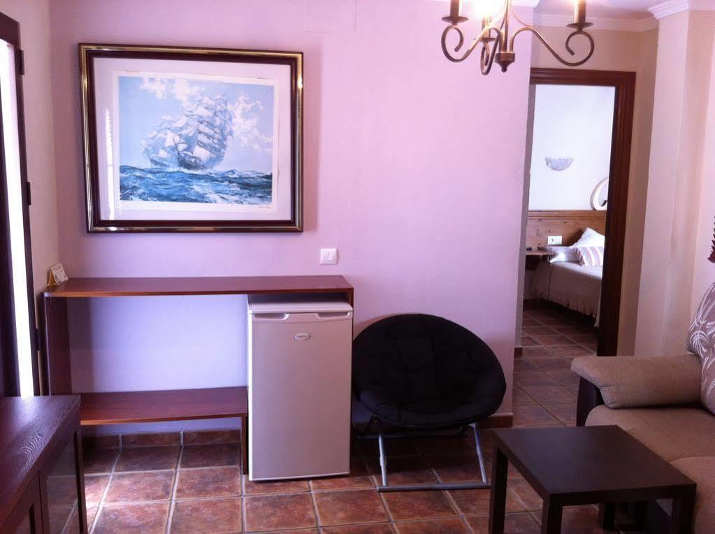 Hostal Costa De La Luz โกนิล เด ลาฟรอนเตรา ภายนอก รูปภาพ