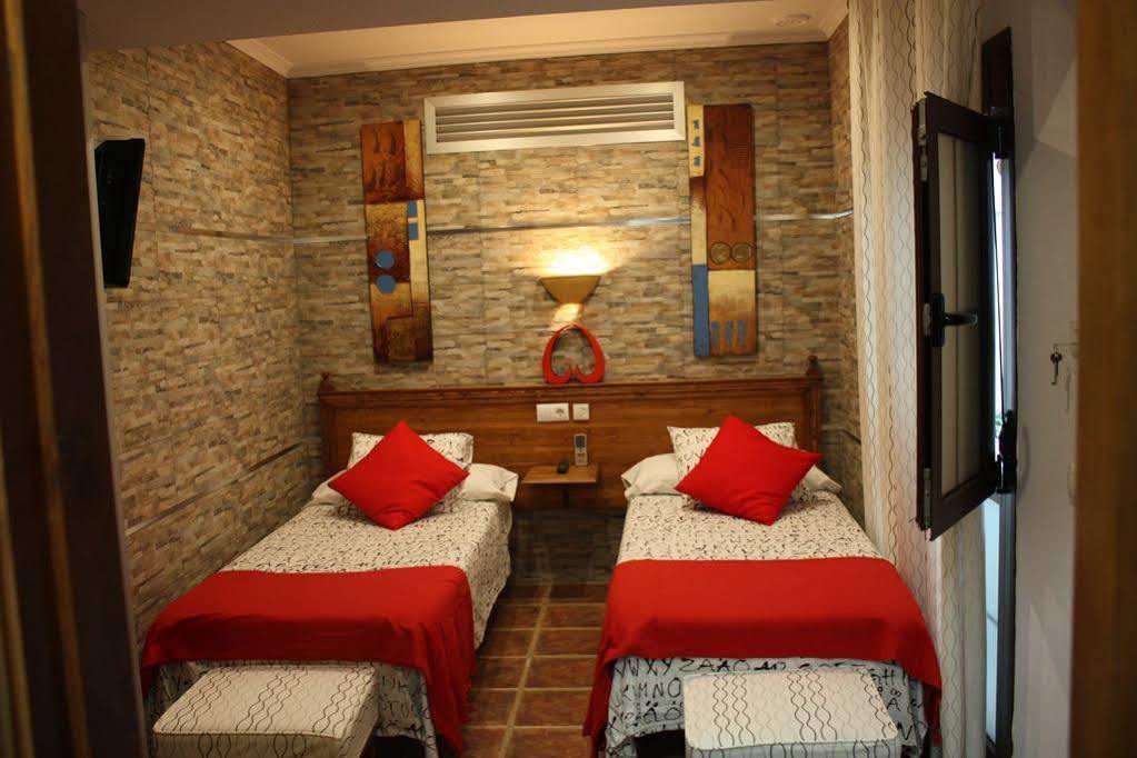 Hostal Costa De La Luz โกนิล เด ลาฟรอนเตรา ภายนอก รูปภาพ