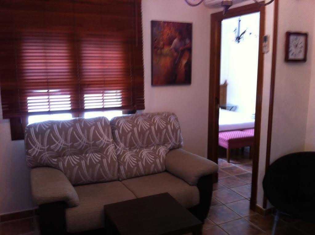 Hostal Costa De La Luz โกนิล เด ลาฟรอนเตรา ภายนอก รูปภาพ