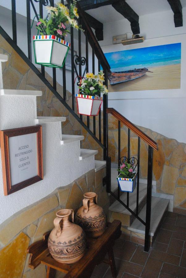 Hostal Costa De La Luz โกนิล เด ลาฟรอนเตรา ภายนอก รูปภาพ