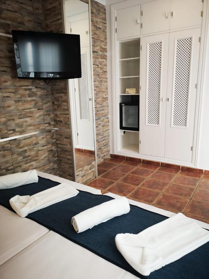Hostal Costa De La Luz โกนิล เด ลาฟรอนเตรา ภายนอก รูปภาพ