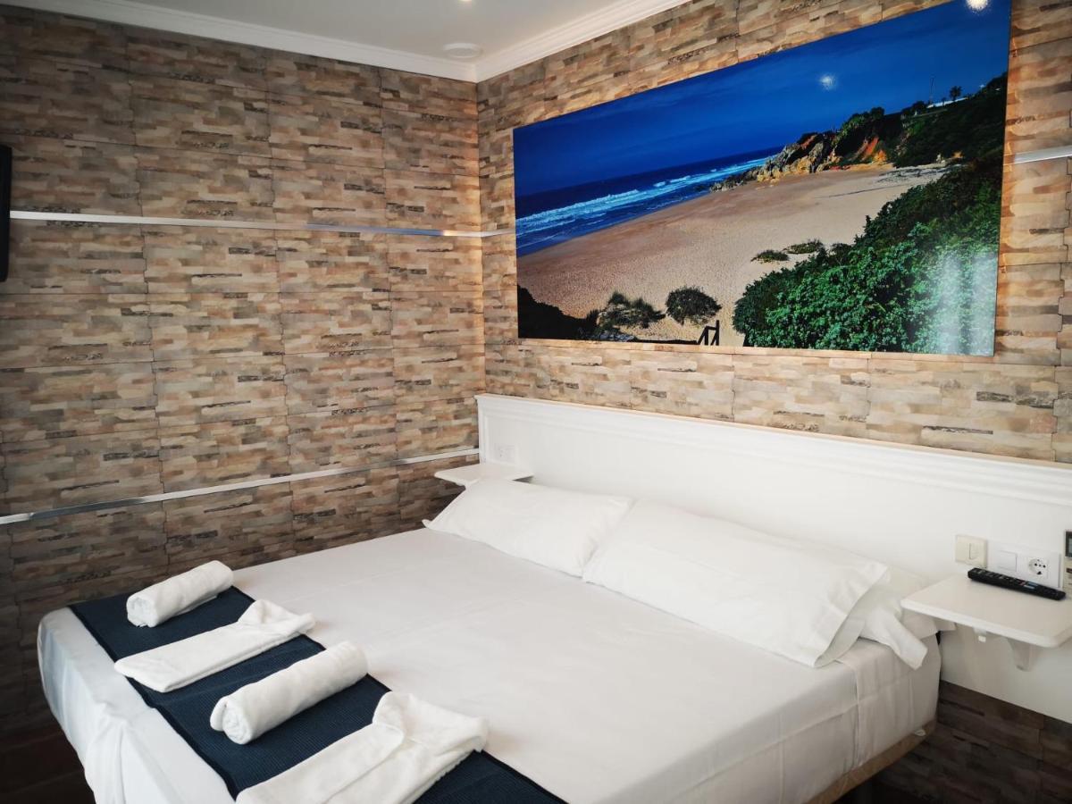 Hostal Costa De La Luz โกนิล เด ลาฟรอนเตรา ภายนอก รูปภาพ