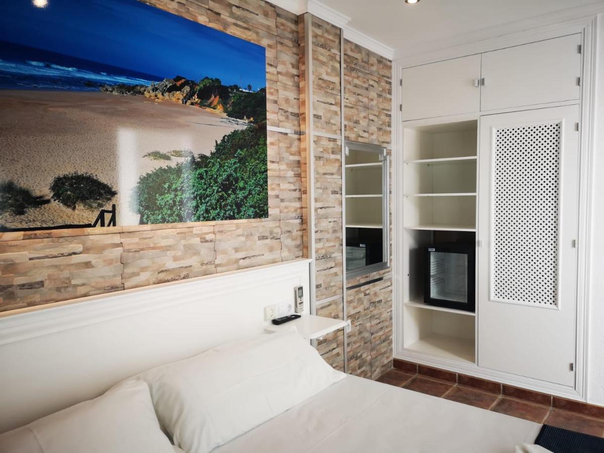 Hostal Costa De La Luz โกนิล เด ลาฟรอนเตรา ภายนอก รูปภาพ