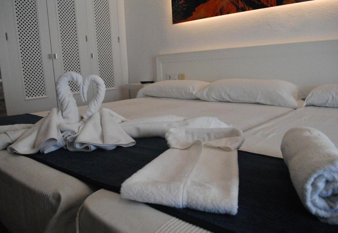 Hostal Costa De La Luz โกนิล เด ลาฟรอนเตรา ภายนอก รูปภาพ