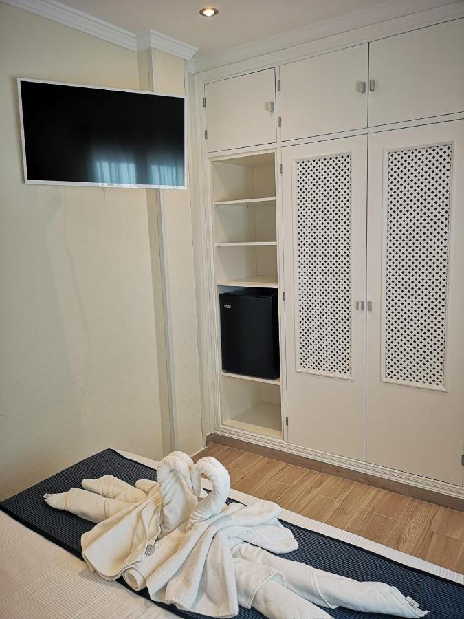 Hostal Costa De La Luz โกนิล เด ลาฟรอนเตรา ภายนอก รูปภาพ