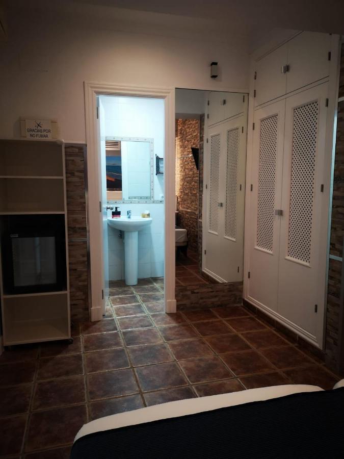 Hostal Costa De La Luz โกนิล เด ลาฟรอนเตรา ภายนอก รูปภาพ