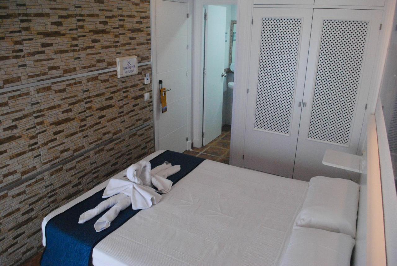 Hostal Costa De La Luz โกนิล เด ลาฟรอนเตรา ภายนอก รูปภาพ