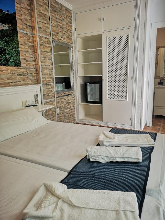 Hostal Costa De La Luz โกนิล เด ลาฟรอนเตรา ภายนอก รูปภาพ